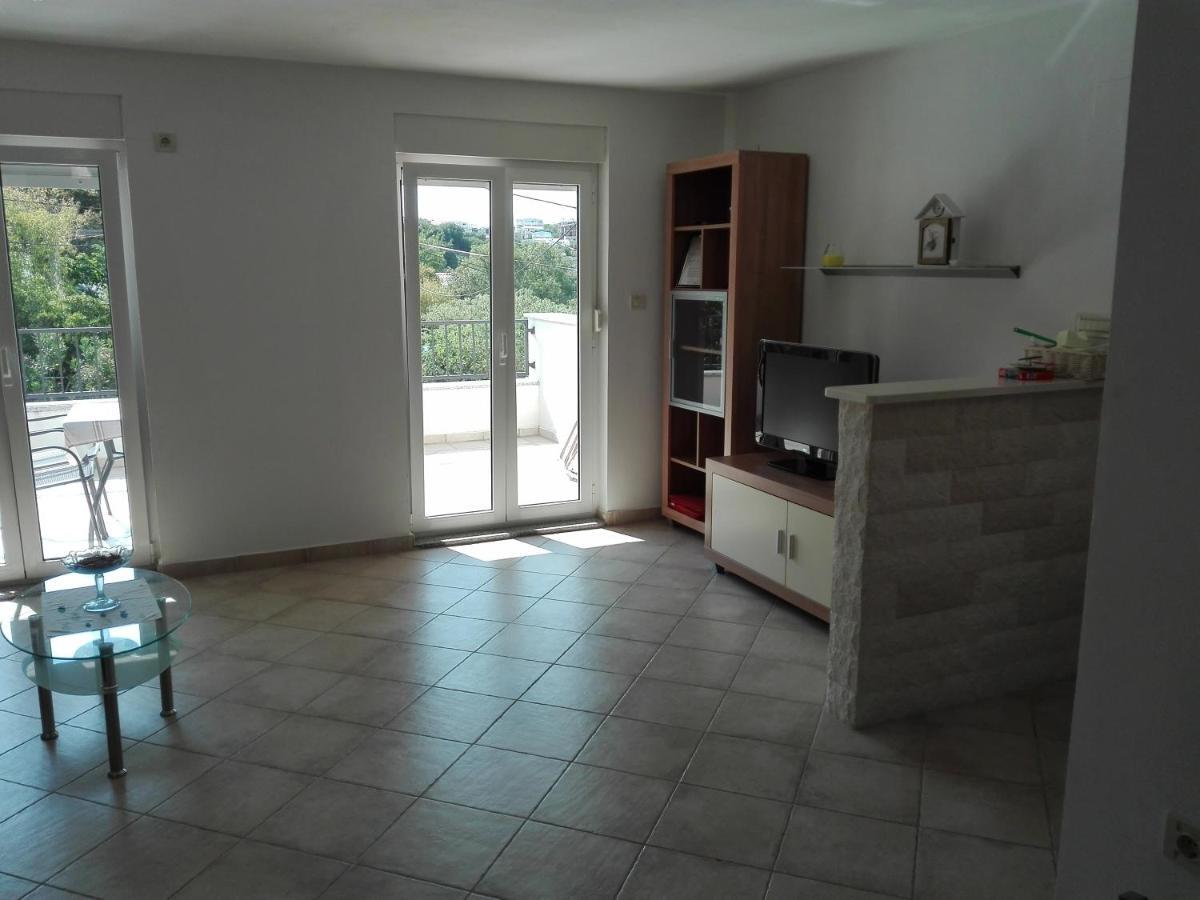 Studio Cesarica Luaran gambar